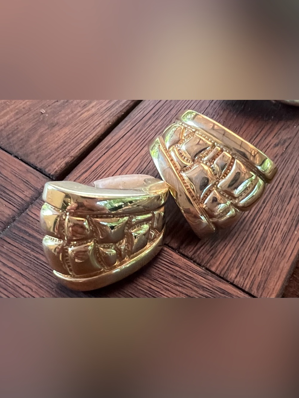 St John VTG 1980s gold tone Nugget clip on earrings pre ❤️ EUC